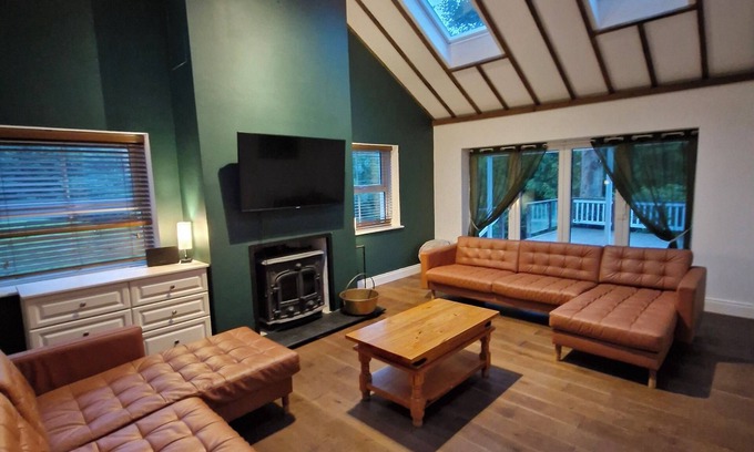 Aughrim House | Terrific 5-bedroom pet friendly house with WiFi in Aughrim