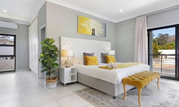 Tokai Villa | Terrific 8-bedroom villa in Tokai for a memorable getaway