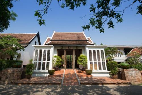 Mueang Kao Resort | Tharaburi Resort