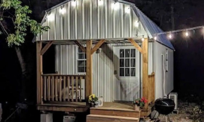 Mammoth Spring Cabin | The "40 Steps" Cabin Tiny house