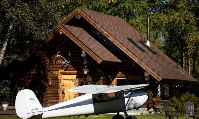 Talkeetna House | The Airstrip/Custom Hot Tub
