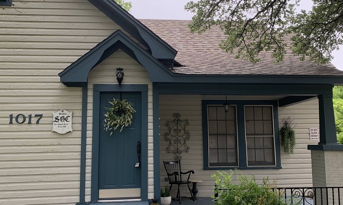 Cleburne House | The Anglin House, an early century home completely renovated and modernized.