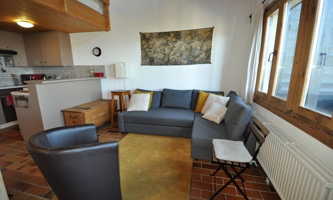 Alpe des Chaux Apartment | The apartment is located in Les Arsets, about 1 km from the departure point of the Fracherets ski li
