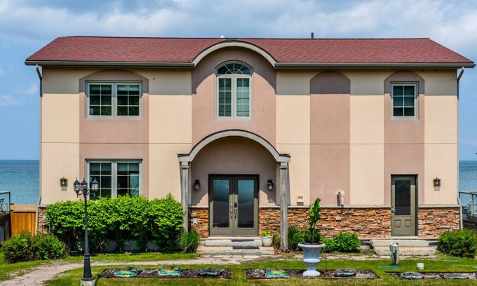 Craigleith Villa | The Aqua Villa at Blue View Chalets