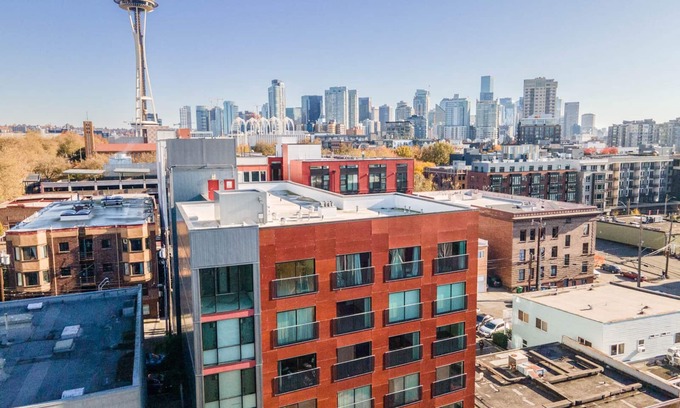 Lower Queen Anne Apartment | The Arena in Lower Queen Anne | 29 Nights