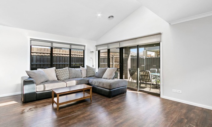 Sale Hotel | The Aspen & Apartments