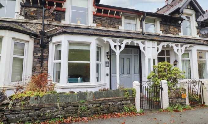 Waterhead Cottage | THE BAY COTTAGE, pet friendly, character holiday cottage in Ambleside