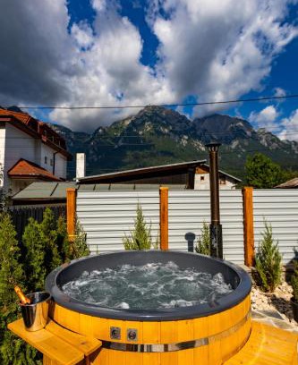 Busteni Ski Chalet | The Bear Chalet with Private Hot Tub