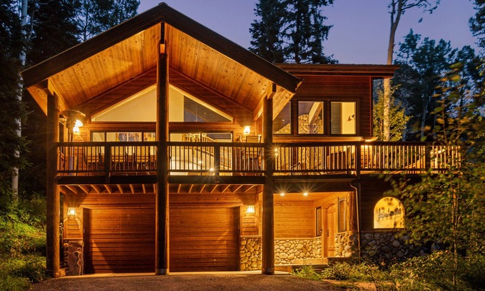 Purgatory House | The beautiful creekside Quakie Cabin