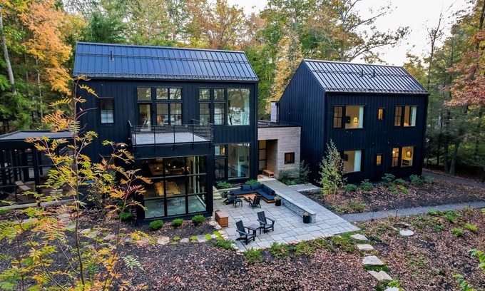 Oakland House | The Birch Bower: Luxury Lakefront Home