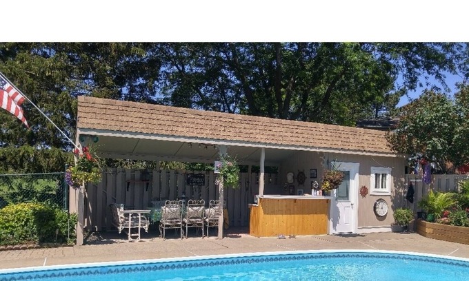 Historic Old Town House | The Birch Tree Cottage with Heated Salt Water Pool in Niagara on the Lake