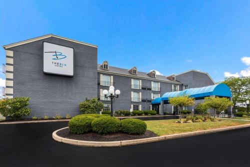 Blue Ash Hotel | The Blu Hotel Blue Ash Cincinnati, an Ascend Collection Hotel