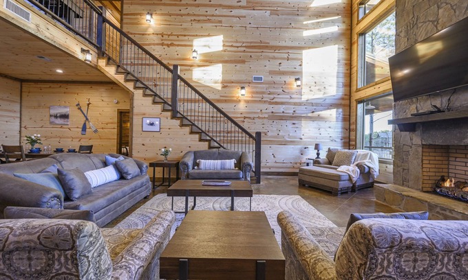 Hochatown Cabin | The Blue Canoe: Waterfront Cabin 6 Bedrooms /6.5 Baths Sleeps 22