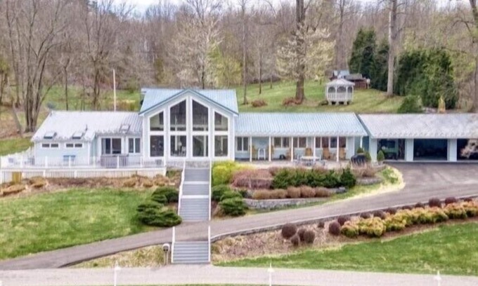 Hiwassee Apartment | The Blue Heron Getaway on Claytor ake in the Appalachian Mountains of Virginia