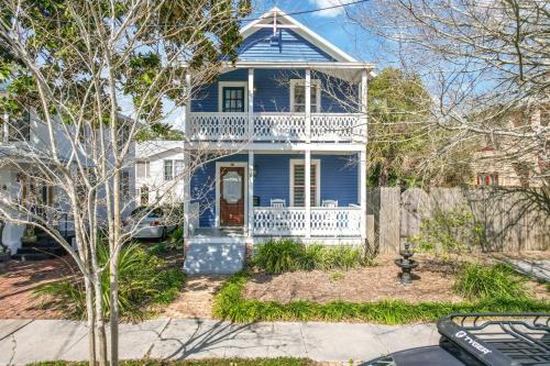 St. Augustine House | The Blue Lion- 2 Blocks to Downtown Historic Charm