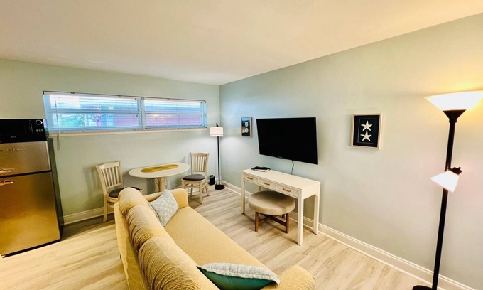 Lake Worth Apartment | The Blue Tortuga 3 - 1 BR apartment