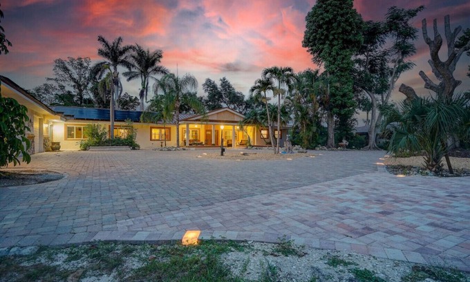 North Fort Myers House | The Bridge Escape Fort Myers