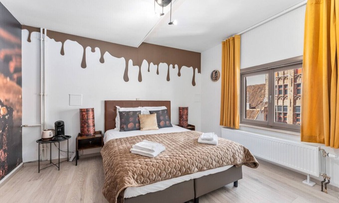 Historical Center Bruges Hotel | The brownie room by Willy Wonka's chocolate hotel!