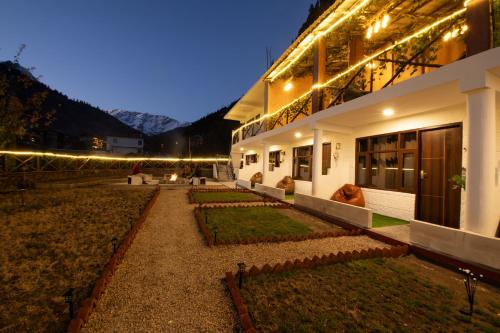 Bashisht Hotel | THE BUNK STREET