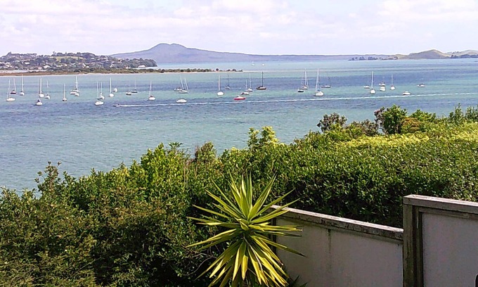 Auckland Cottage | The Cabana Half Moon Bay Quiet Private Setting with Panoramic Sea views