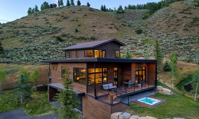 Hoback Junction Hotel | The Cabins At Snake River Sporting Club