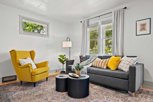 Drumheller House | The Canary 2BR Gem in Downtown Drumheller