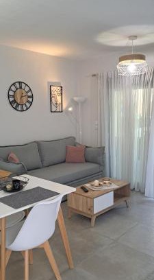 Paralia Ofryniou Apartment | The Candy House