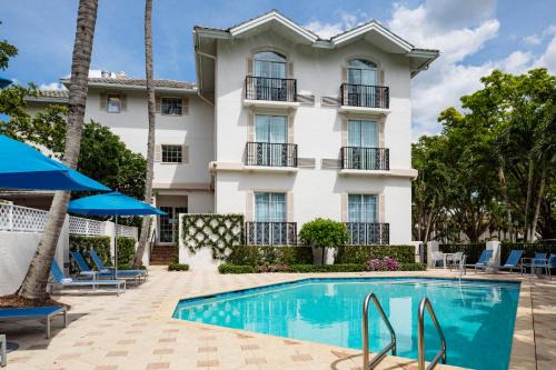 Old Naples Hotel | The Capri Inn