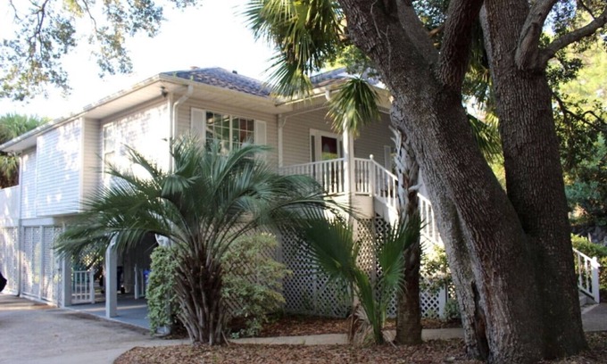 Folly Beach House | The Captains Deck, Steps to the Beach, WiFi