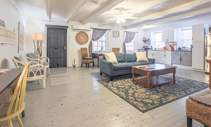 Estate East Street Apartment | The Captains Quarter's - A Relaxing Nautical Abode