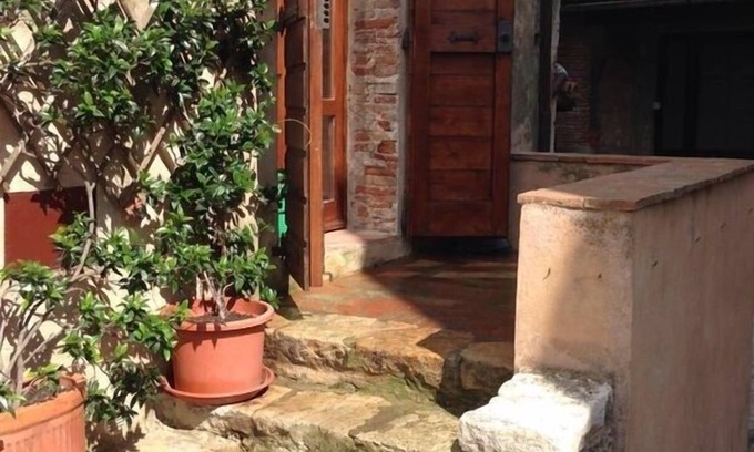 Capalbio House | The Castle House. Pleasant apartment in front of the medieval castle.