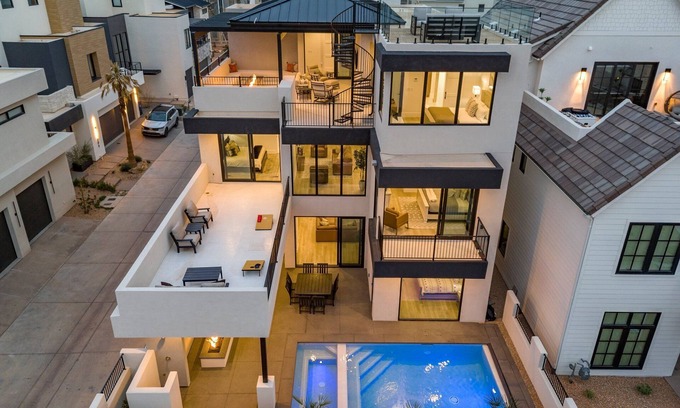 St. George House | The Castle: Private Pool + Fall Break Availability in Desert Color Resort!