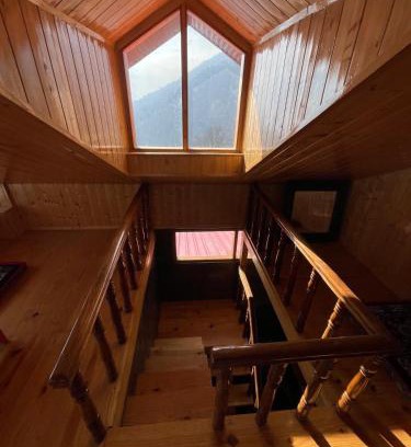 Aleo Bed & Breakfast | The Cedar Cabin