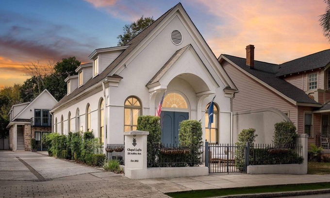 Cannonborough Elliotborough House | The Chapel | 5BR Gem in Downtown Charleston