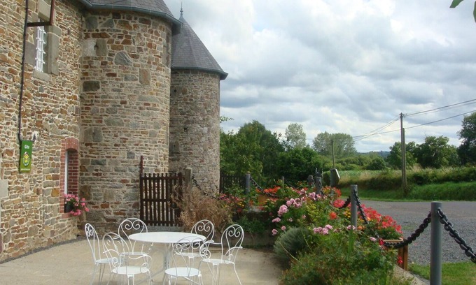 La Haye-Bellefond Cottage | The charm of old stones