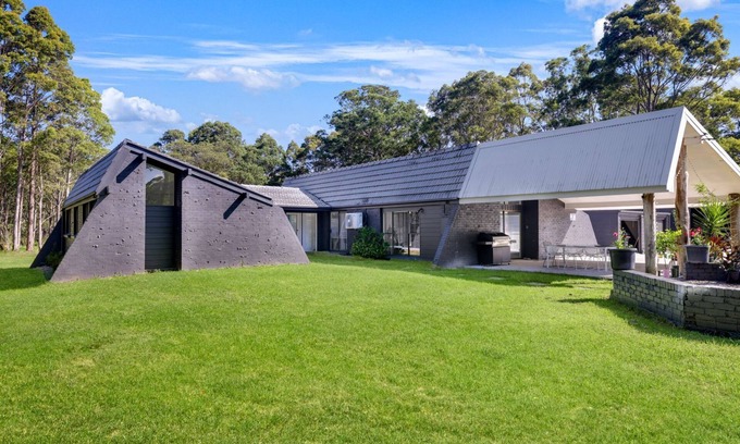 Falls Creek House | The Chateau by Experience Jervis Bay