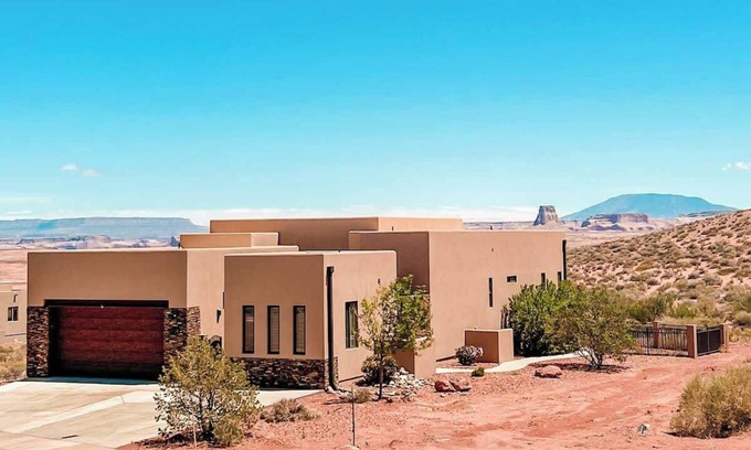 Page House | The Cliff Dweller - Peaceful Escape, 50-mile Views