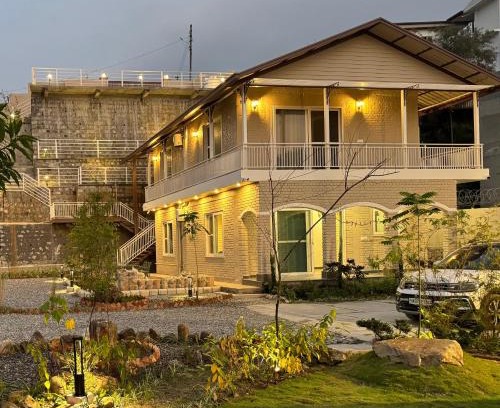 Bullawala Villa | The Cliff House, 3BR LUX Villa 2km to Rajpur Road