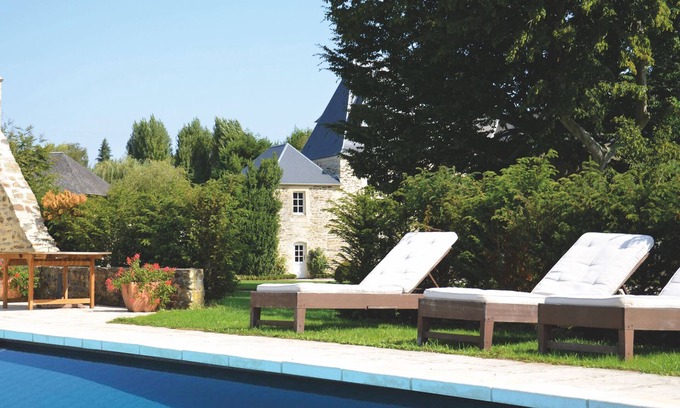 Sainte-Honorine-du-Fay House | The Clos BRETTEVILLE, Live in the countryside, near an old castle!