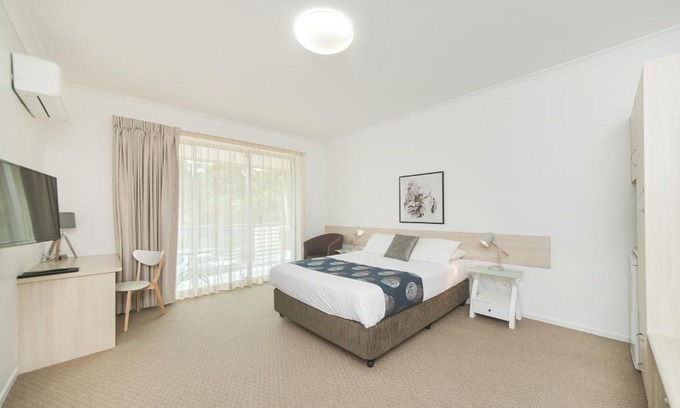 Cooee Bay Hotel | The Coast Motel