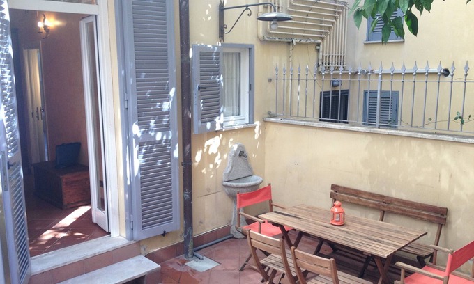 Celio Apartment | The Colosseum garden
