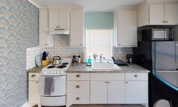Baytown Apartment | The Comfi Coral - Apartment Home Studio C