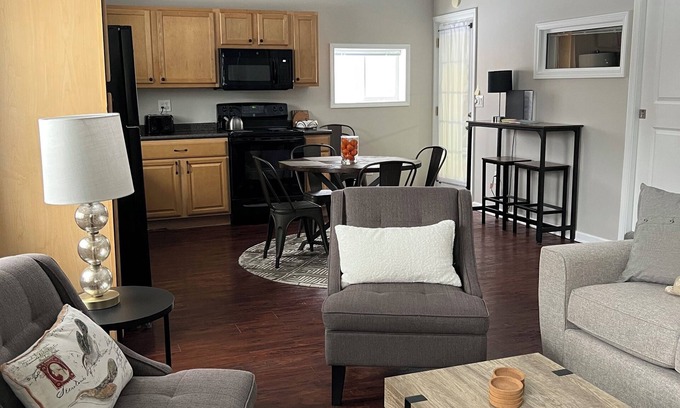 Columbus Apartment | "The Coop" Near Easton Town Center Columbus, OH