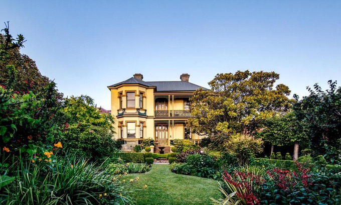 Glebe Cabin | The Corinda Collection