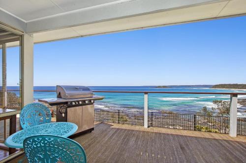 Manyana House | The Cottage has a waterfront position and Green Island views