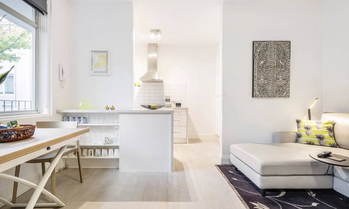 South Yarra Apartment | The Courtyard Chateau Fresh and Modern off Toorak Rd