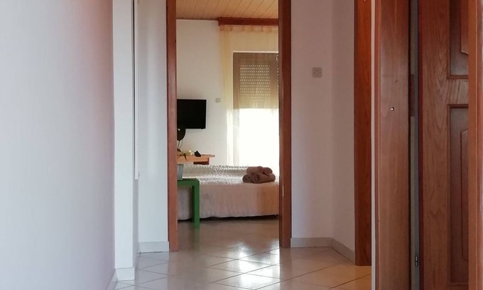 Muntic Apartment | The courtyard is decorated with lots of greenery