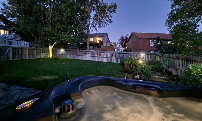 Millard House | The Cove In New Millard 3Bed 2Bth Hotub Multi-lvl Deck Seats 8. Modern Split lvl