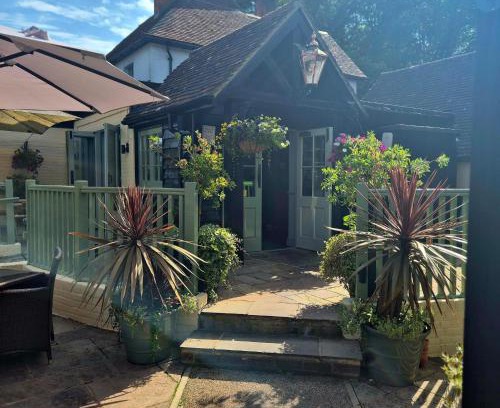 Balcombe Bed & Breakfast | The Cowdray Arms