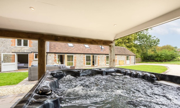 Brent Knoll House | The Cowshed - a barn that sleeps 7 guests in 3 bedrooms